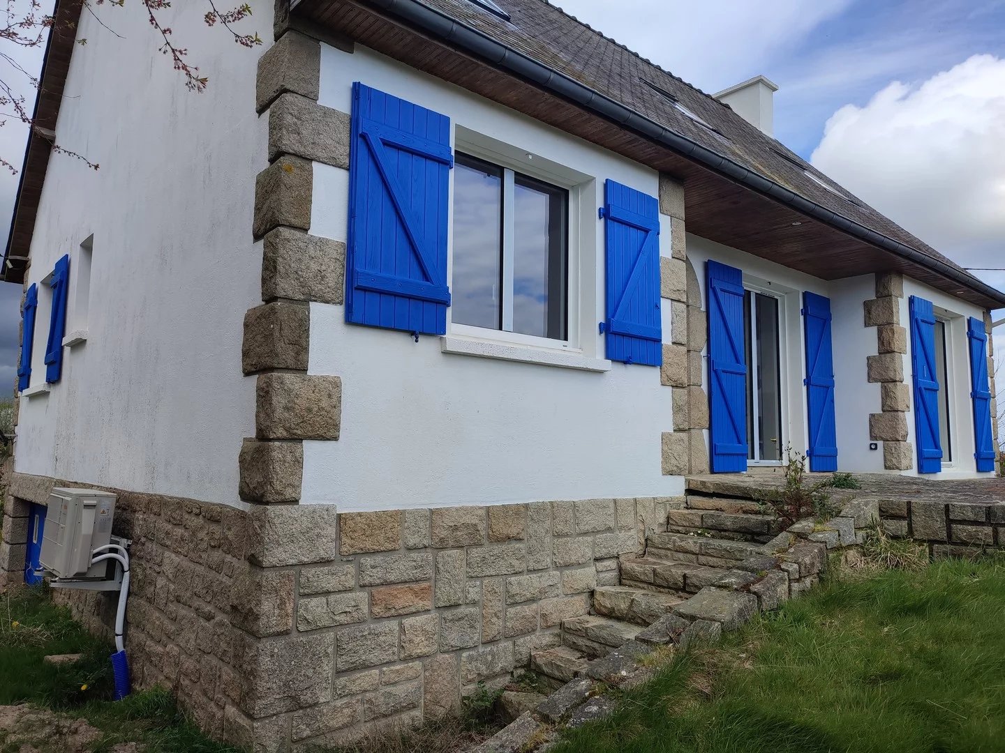 MAISON T6- SAINT CARNE- EN LOCATION