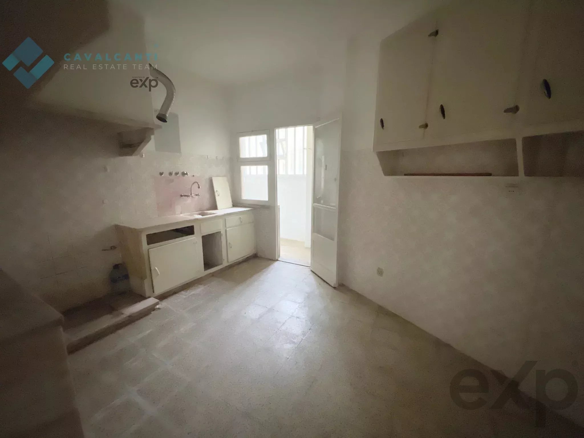 T2 to remodel - Carnaxide | Ideal for own home or investment 2790-005 image 38
