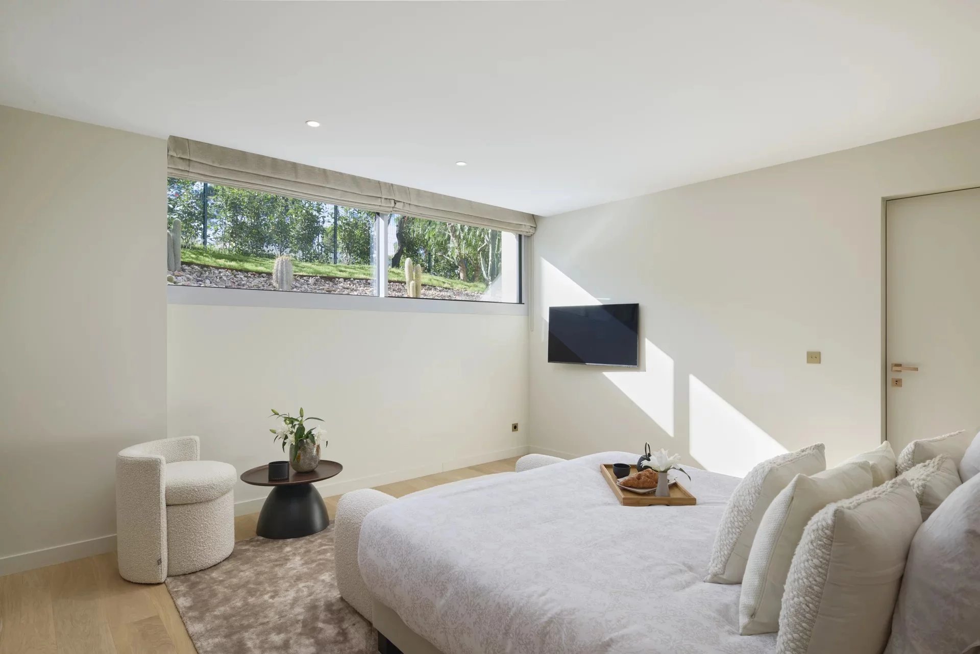 LUXUEUSE VILLA CONTEMPORAINE NEUVE - CAP D'ANTIBES