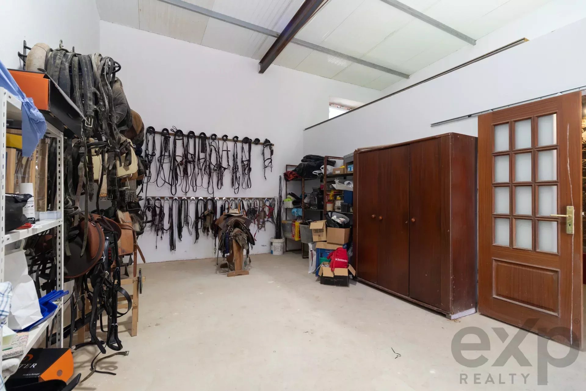 Luxury Equestrian Property + Guest House 85992157 image 23