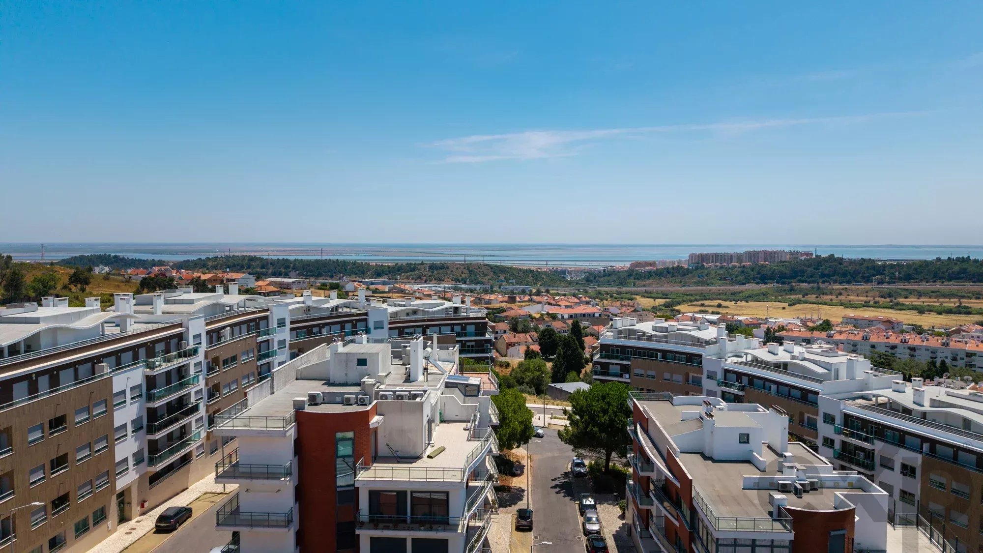 Amazing Two‑Bedroom Apartment with River View and Garage 87152839 image 34