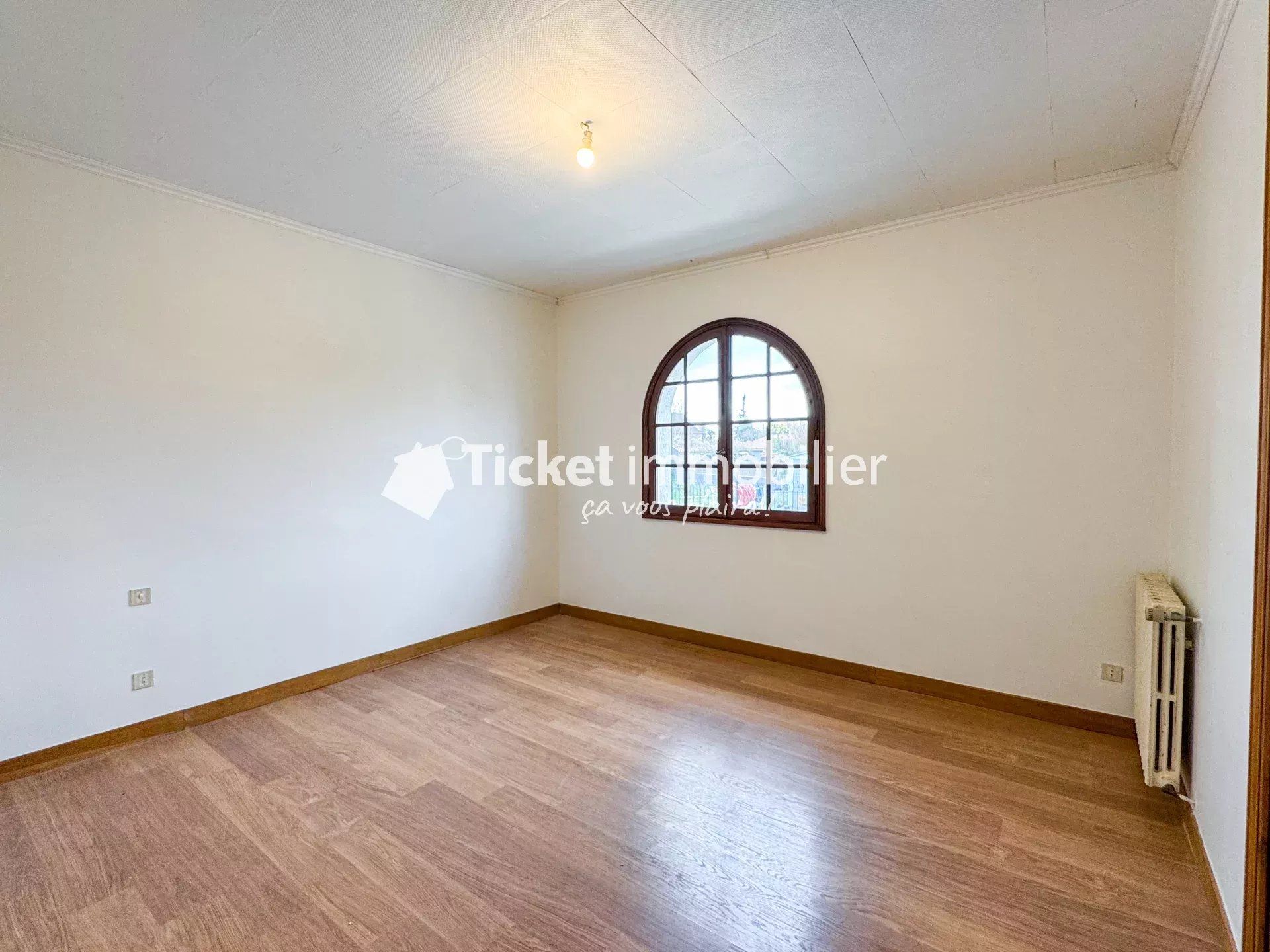 MAISON T5 DE 146m2 AVEC JARDIN de 633m2, GARAGE, CLIMATISATION ET GRANDE TERRASSE — photo 12
