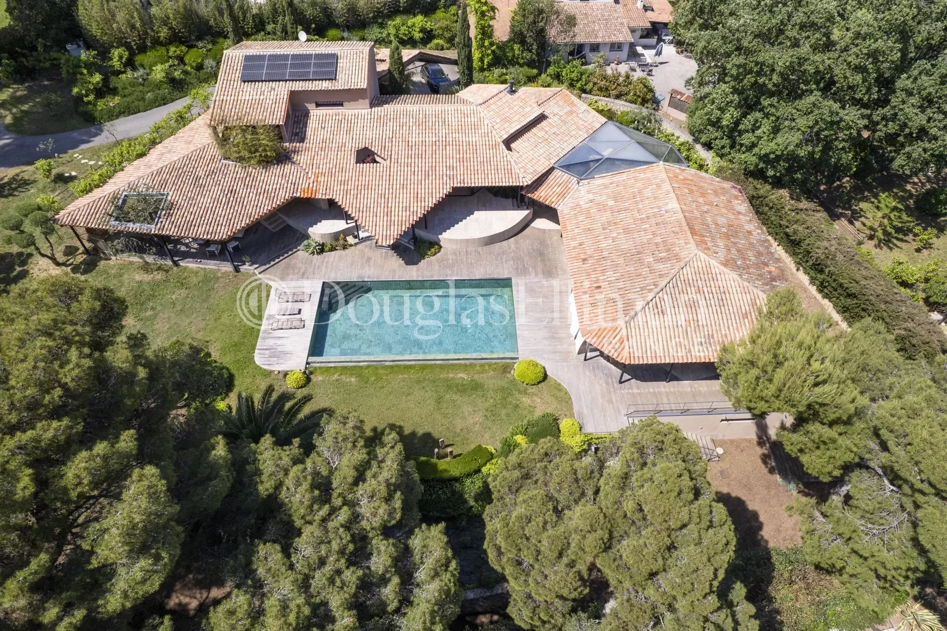 ANTIBES PROCHE CANNES – Propriété exceptionnelle à l&rsquo;abri des regards - Image nᵒ2