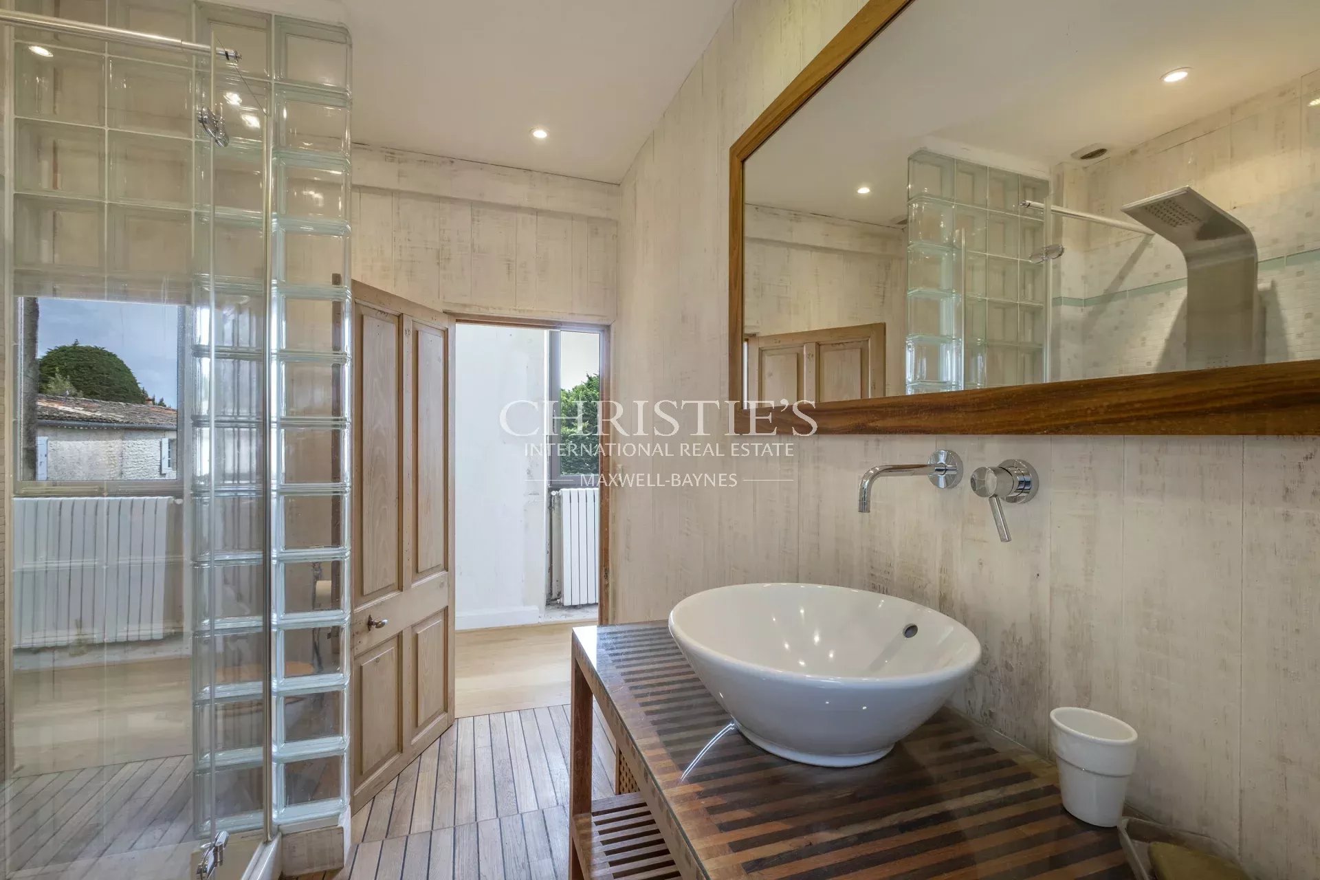 9 Bedroom Villa/Townhouse's Image 12