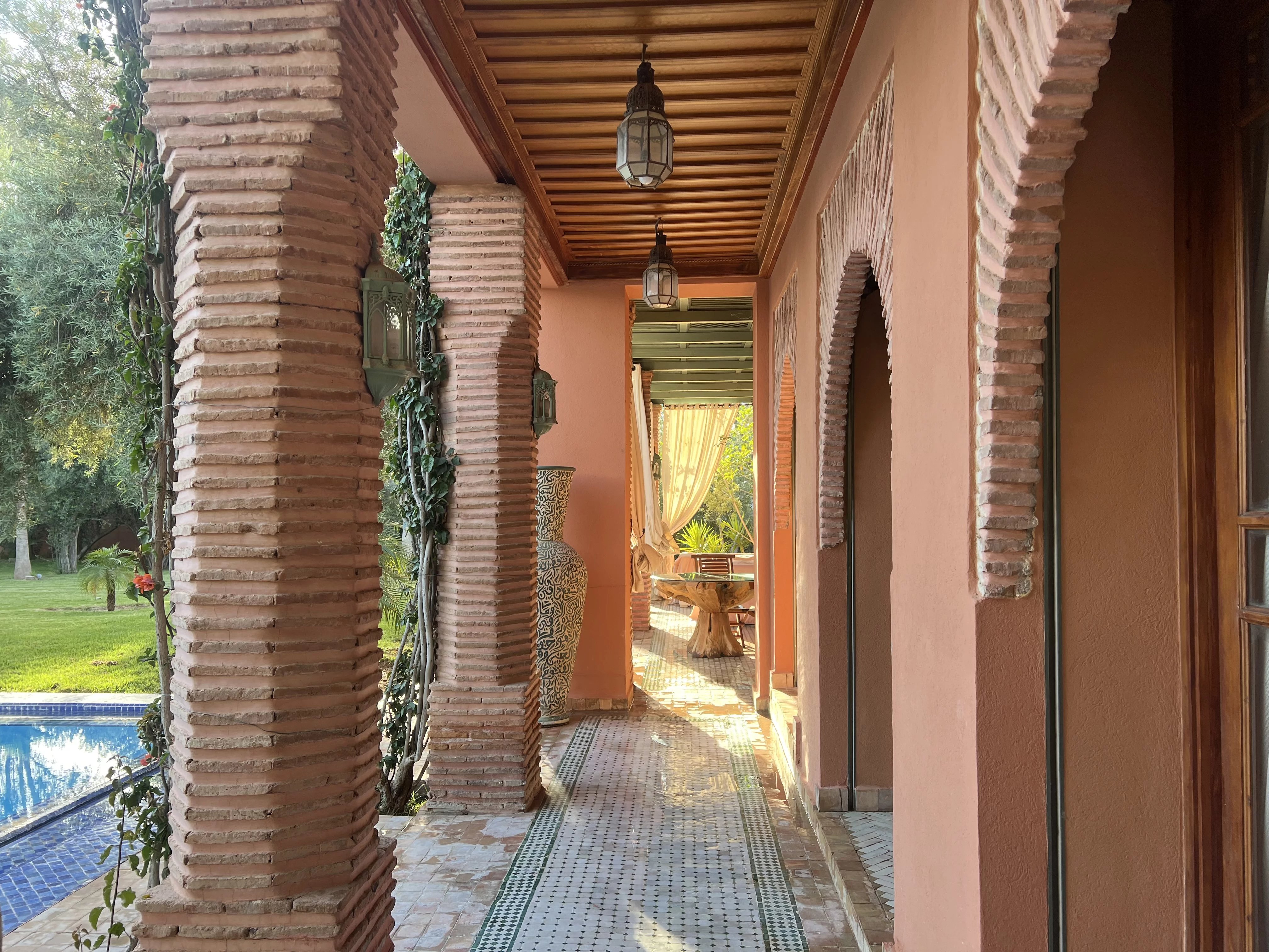 CHARM VILLA IN SECURE ESTATE 10 MINUTES FROM MARRAKECH CENTER