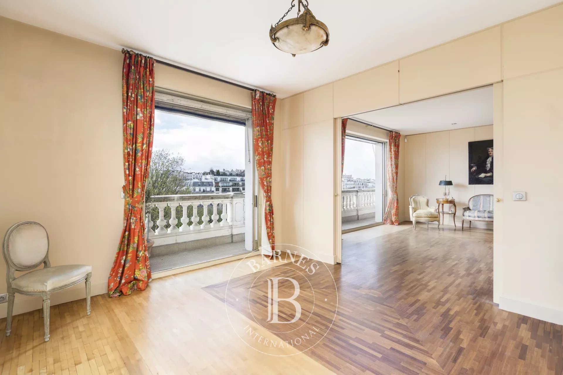 Exclusive - Paris 16 - Chaillot/Foch - Top floor with terrace - 4 bedrooms - picture 4 title=