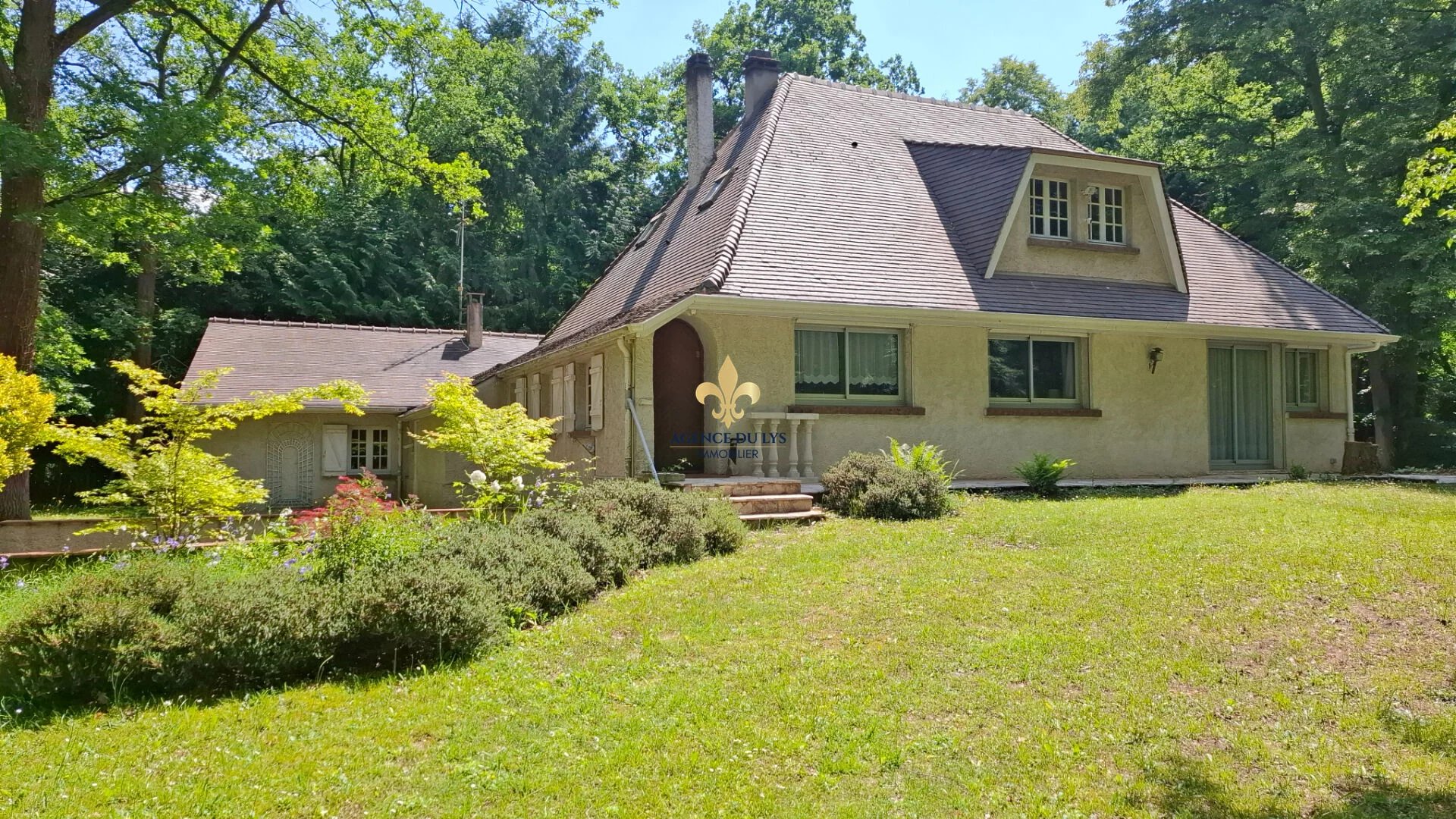 Lys Lamorlaye Maison atypique sur 3300 m² de parc