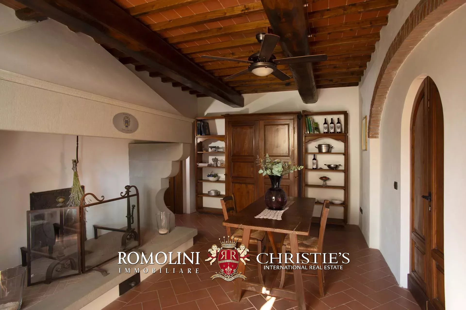 4 Bedroom Vineyard's Image 25