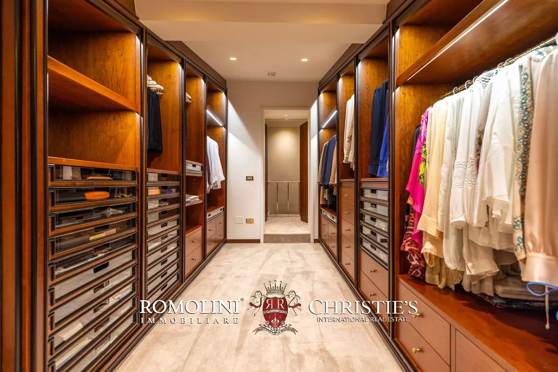 16 Bedroom Villa/Townhouse's Image 51