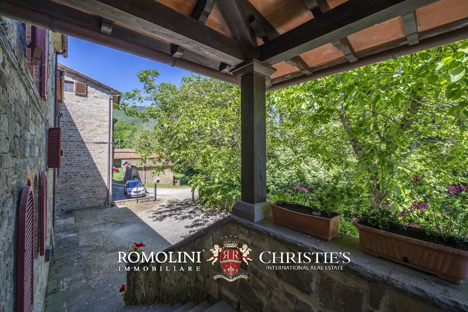 MANOR HOUSE FOR SALE IN CAPRESE MICHELANGELO, TUSCANY