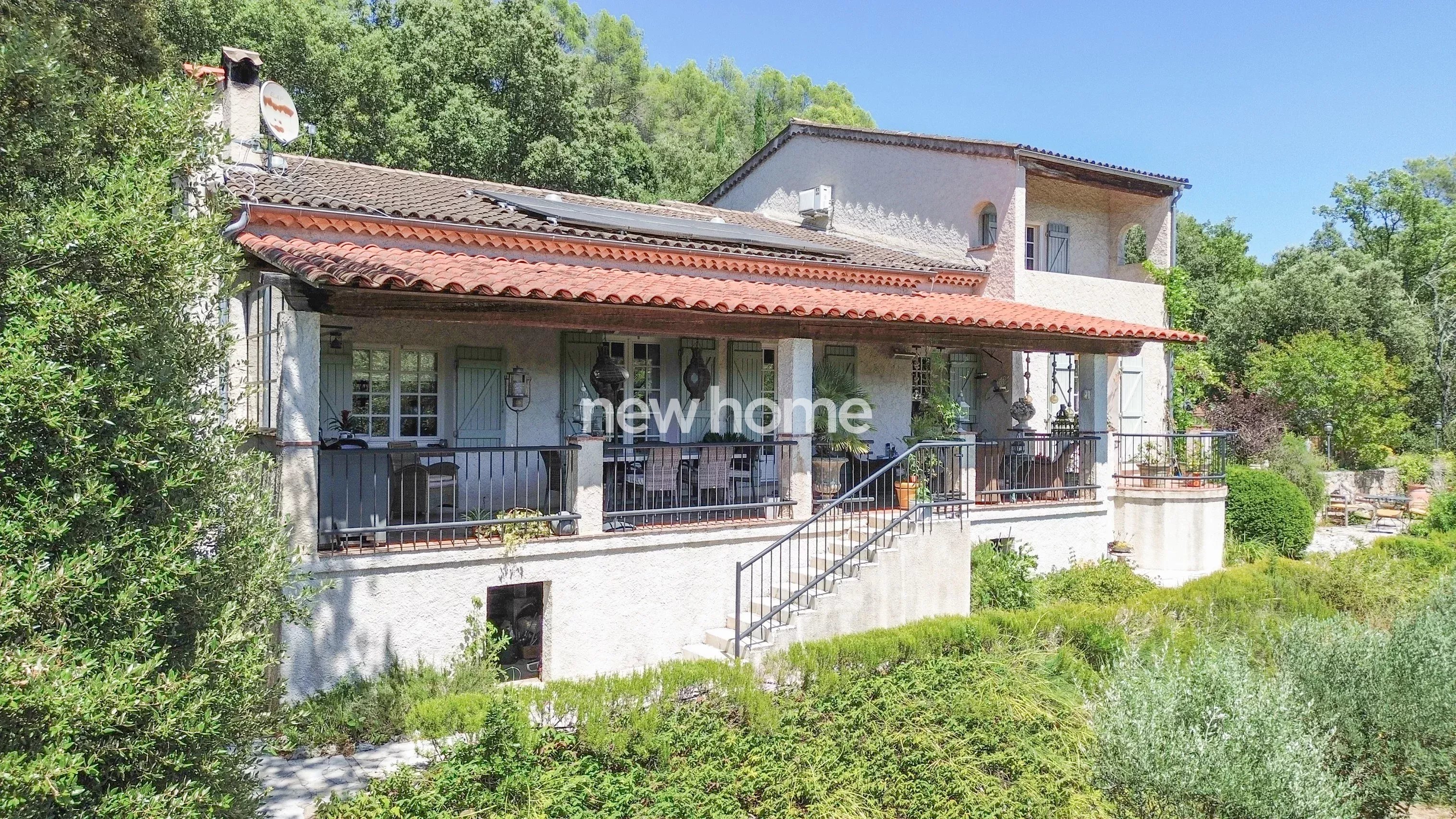 Maison spacieuse sur un terrain vaste et arboré