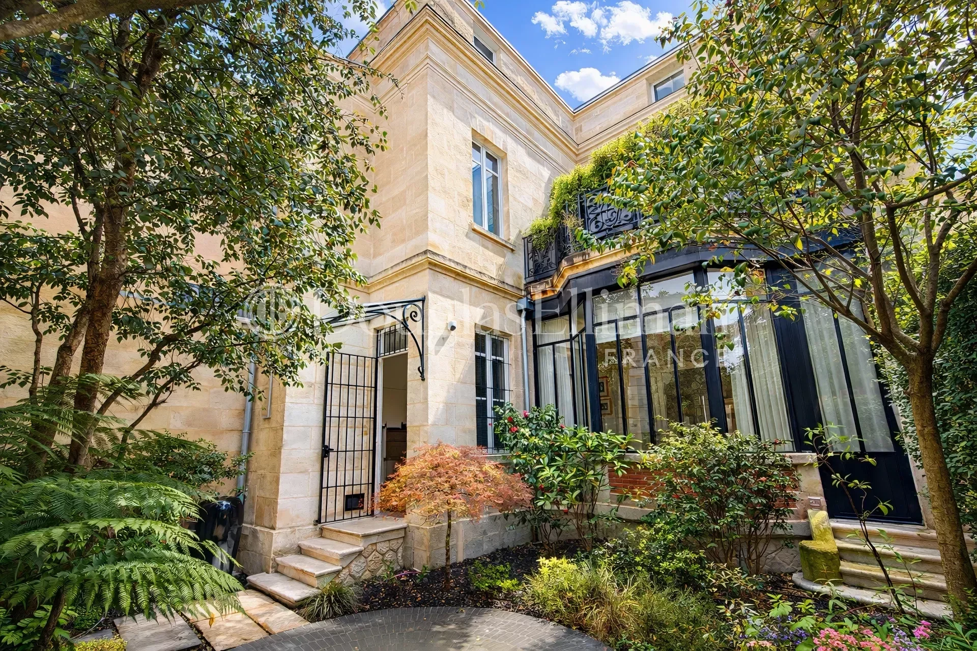 BORDEAUX – Barrière du Médoc – Hôtel Particulier avec Garage, Cour et ascenseur - Image nᵒ2