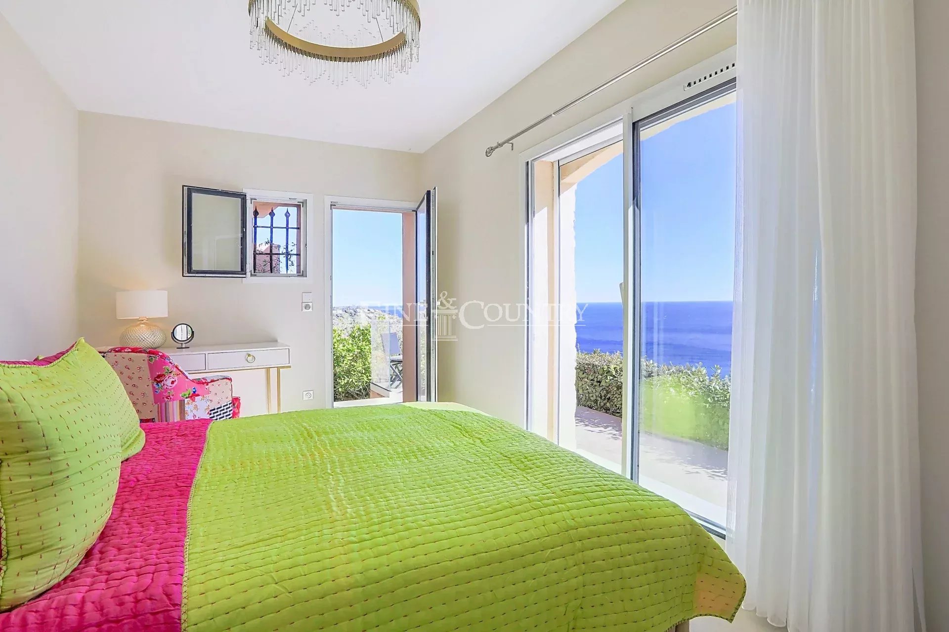 Photo of Villa for sale in Théoule-sur-Mer with panoramic sea view