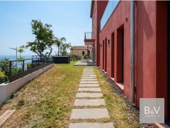 Exceptional 3-Bedroom Garden Apartment with Panoramic Sea Views — photo 4 of 7