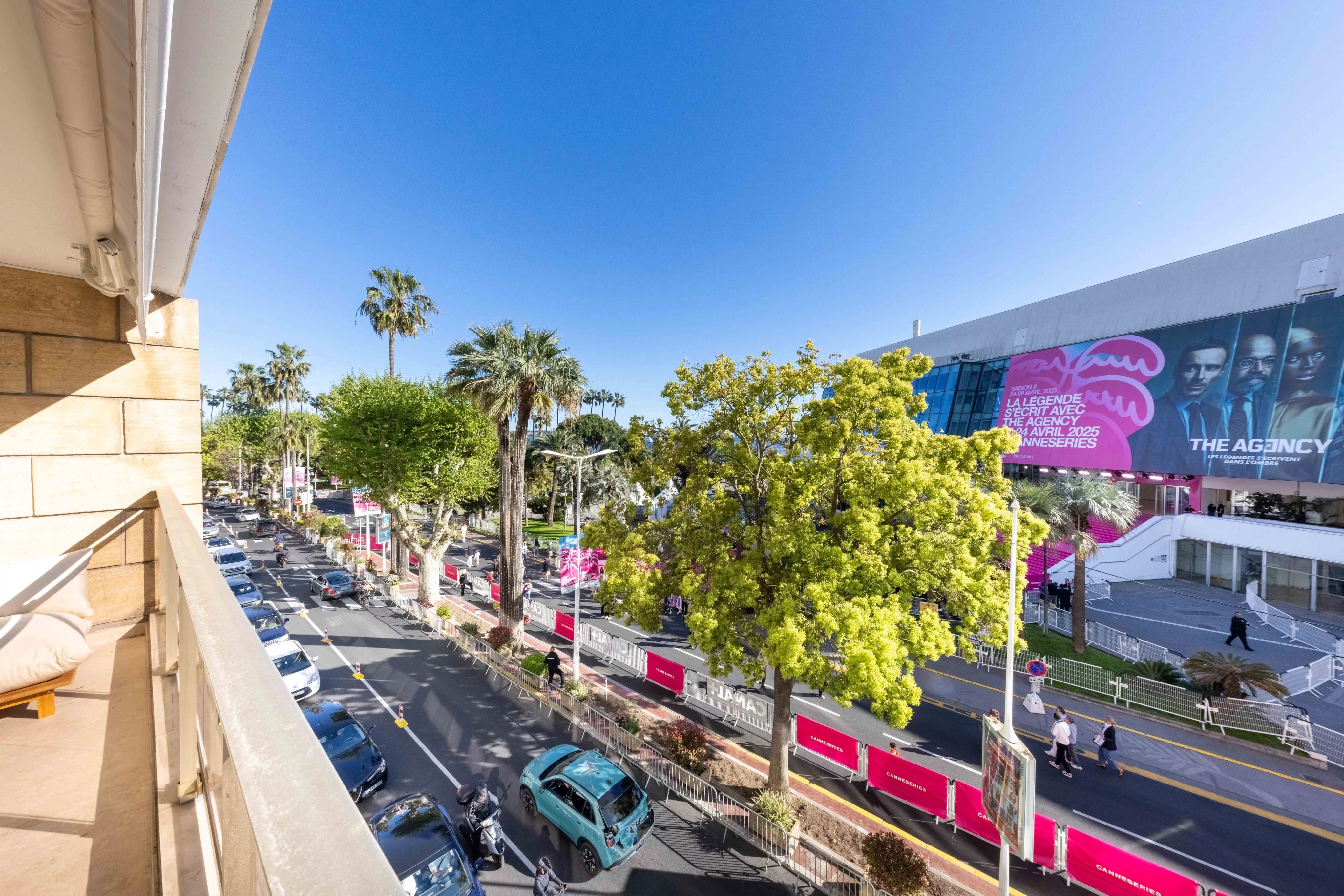 Face au Palais des Festivals, bel appartement entièrement rénové