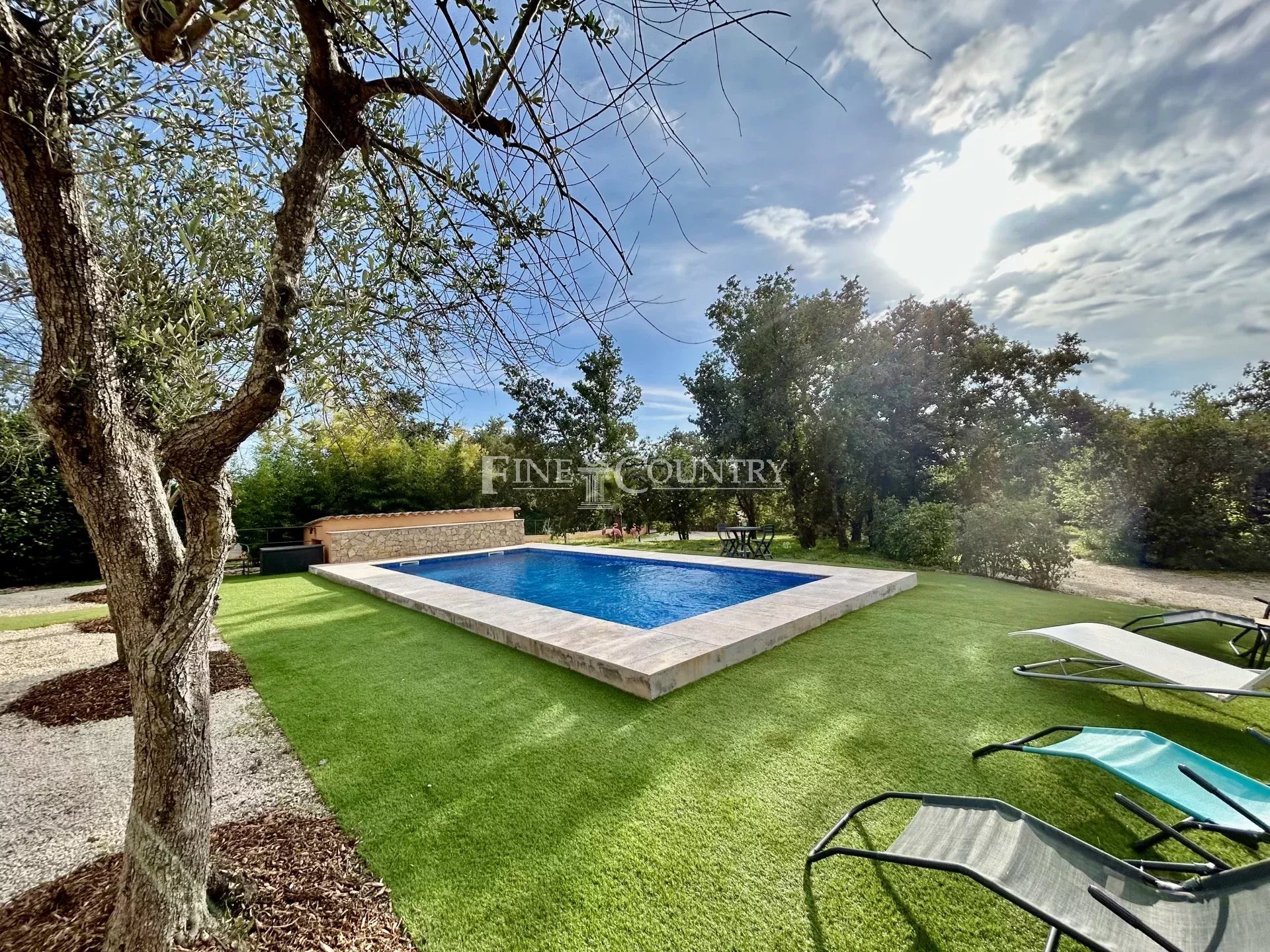 Villa for sale in Saint Cezaire sur Siagne with swimming pool Accommodation in Cannes