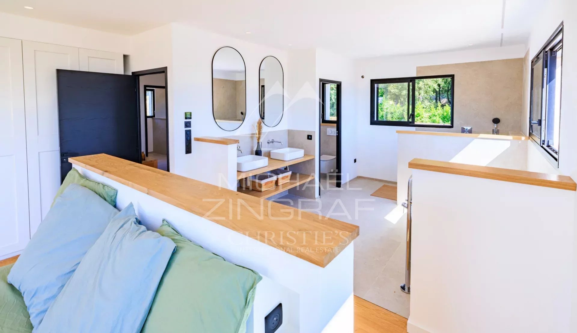 5 Bedroom Villa/Townhouse's Image 3