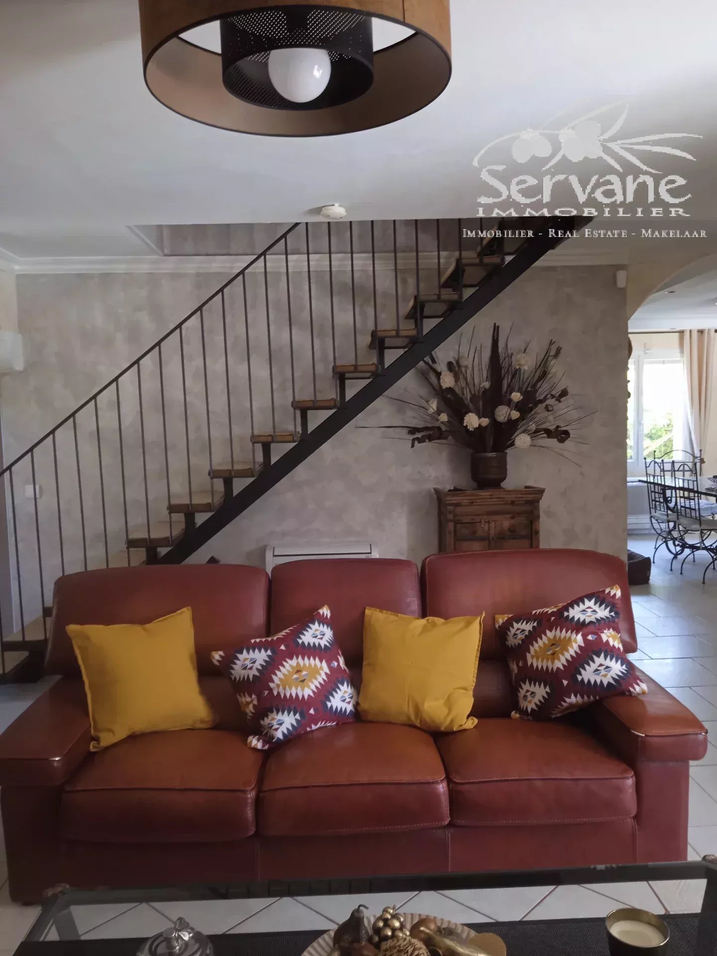 VERY NICE 4 BEDROOMS VILLA WITH POOL FOR SALE AUPS