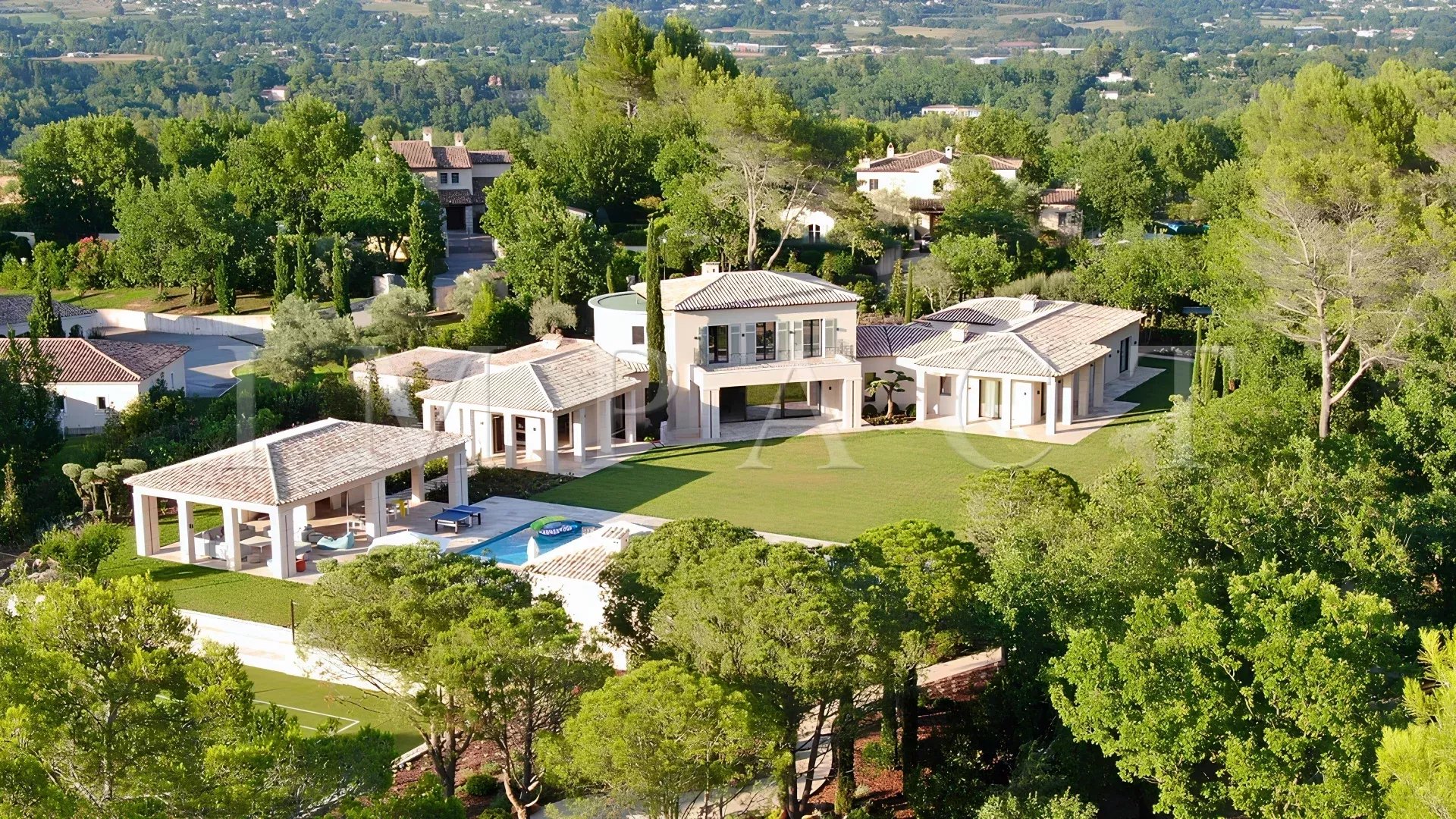 Luxurious Contemporary Villa in an Ultra-Secure Estate