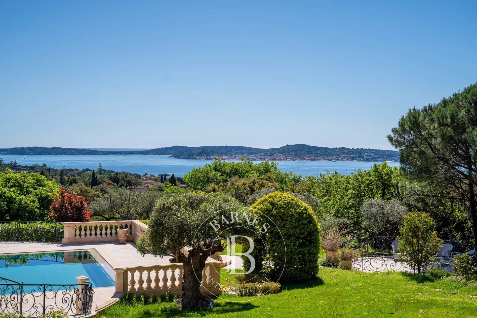 SAINT TROPEZ BAY - GRIMAUD - SEA VIEW PROPERTY