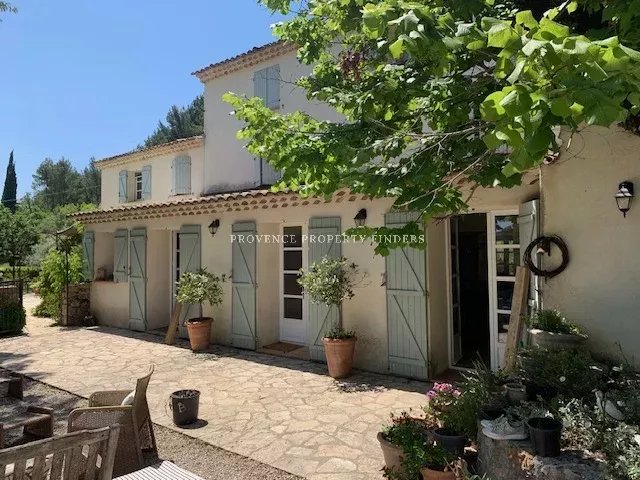 Exclusivité,  ancienne bastide à Flayosc, Provence Vert