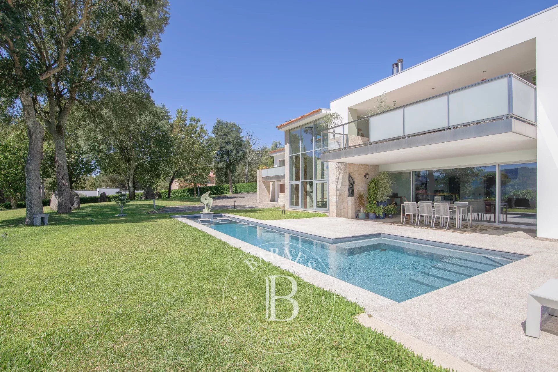 Villa de charme avec jardin et piscine