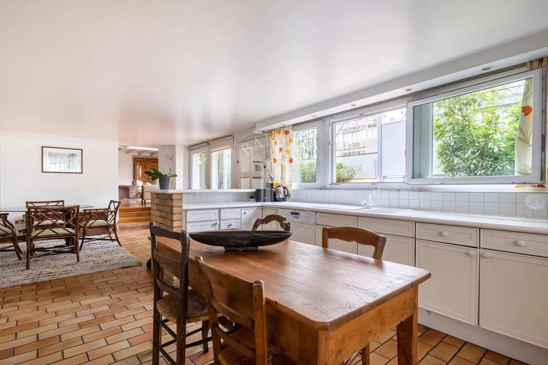 Ev Vanves - picture 5