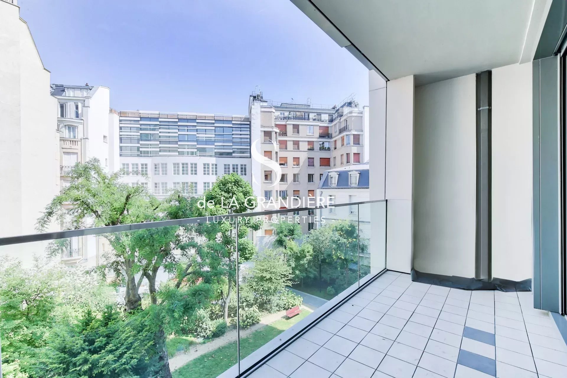 Paris 16ème - avenue Raymond Poincaré - 111m2