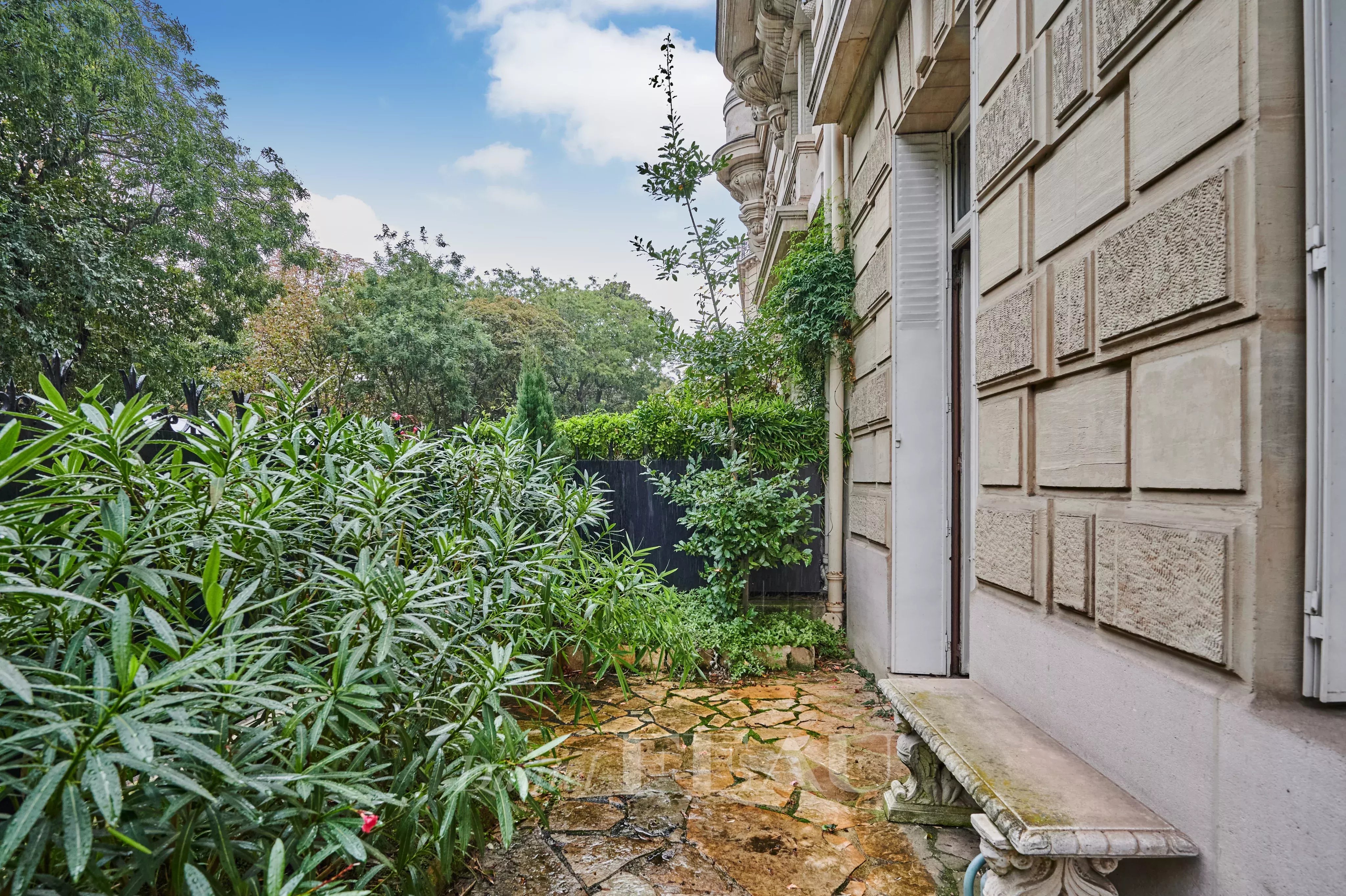 Sale Apartment Paris 16th