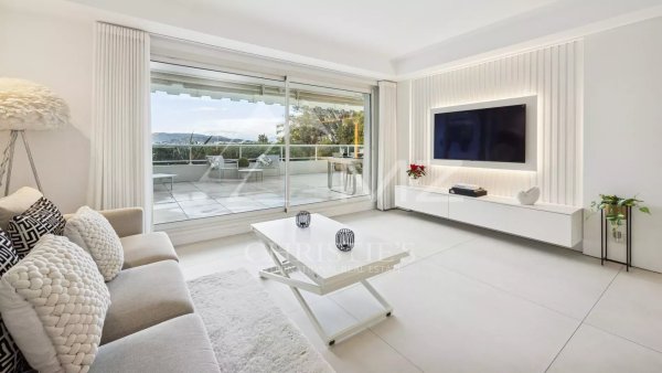 Superb contemporary 3-room apartment near the city center — photo 7