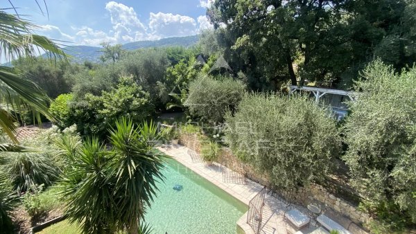 VCharming villa in a green setting with panoramic views — photo 3