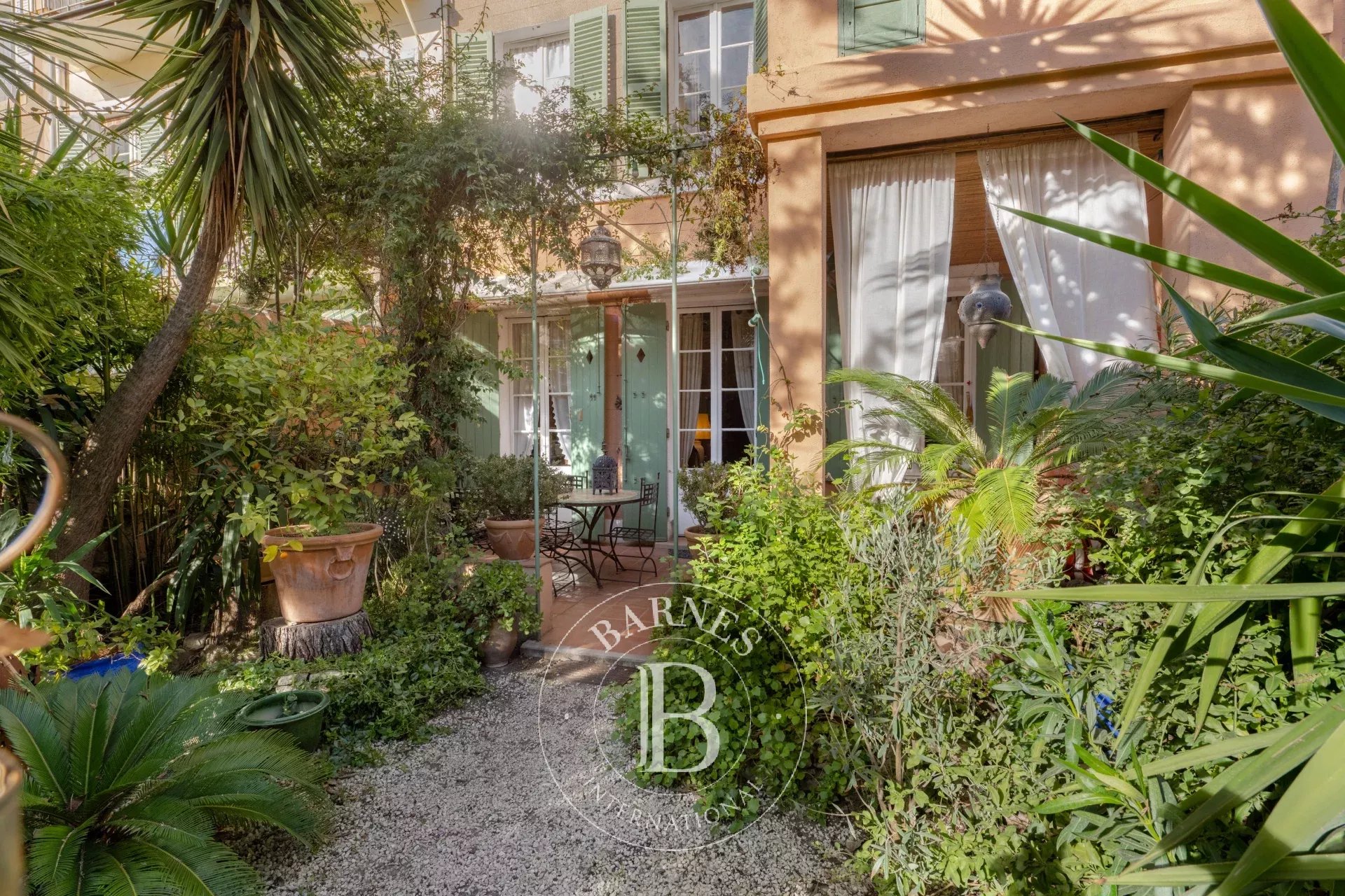 Marseille 5 - town house - garden and outbuilding