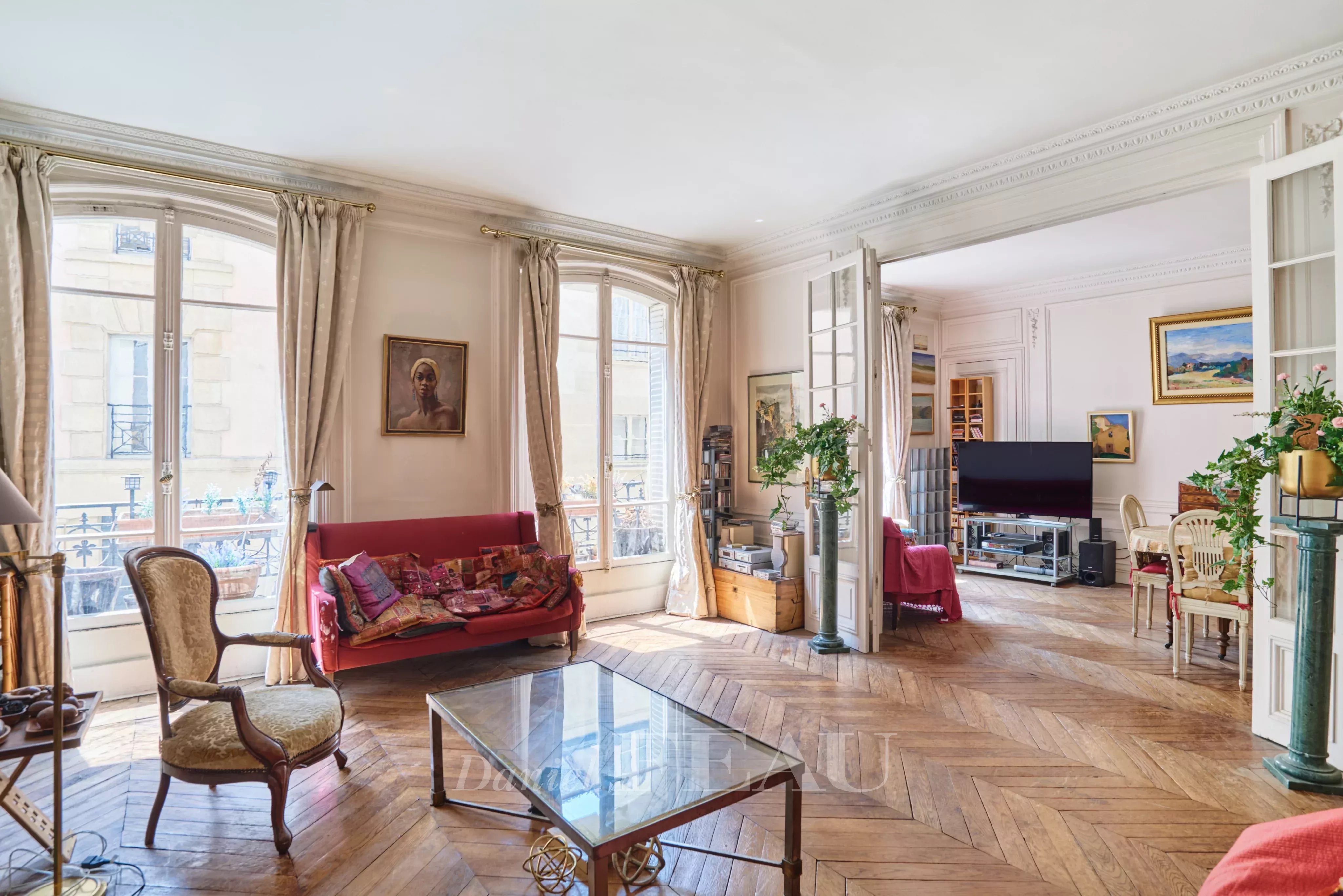 Paris 6th District – An elegant 4-bed apartment