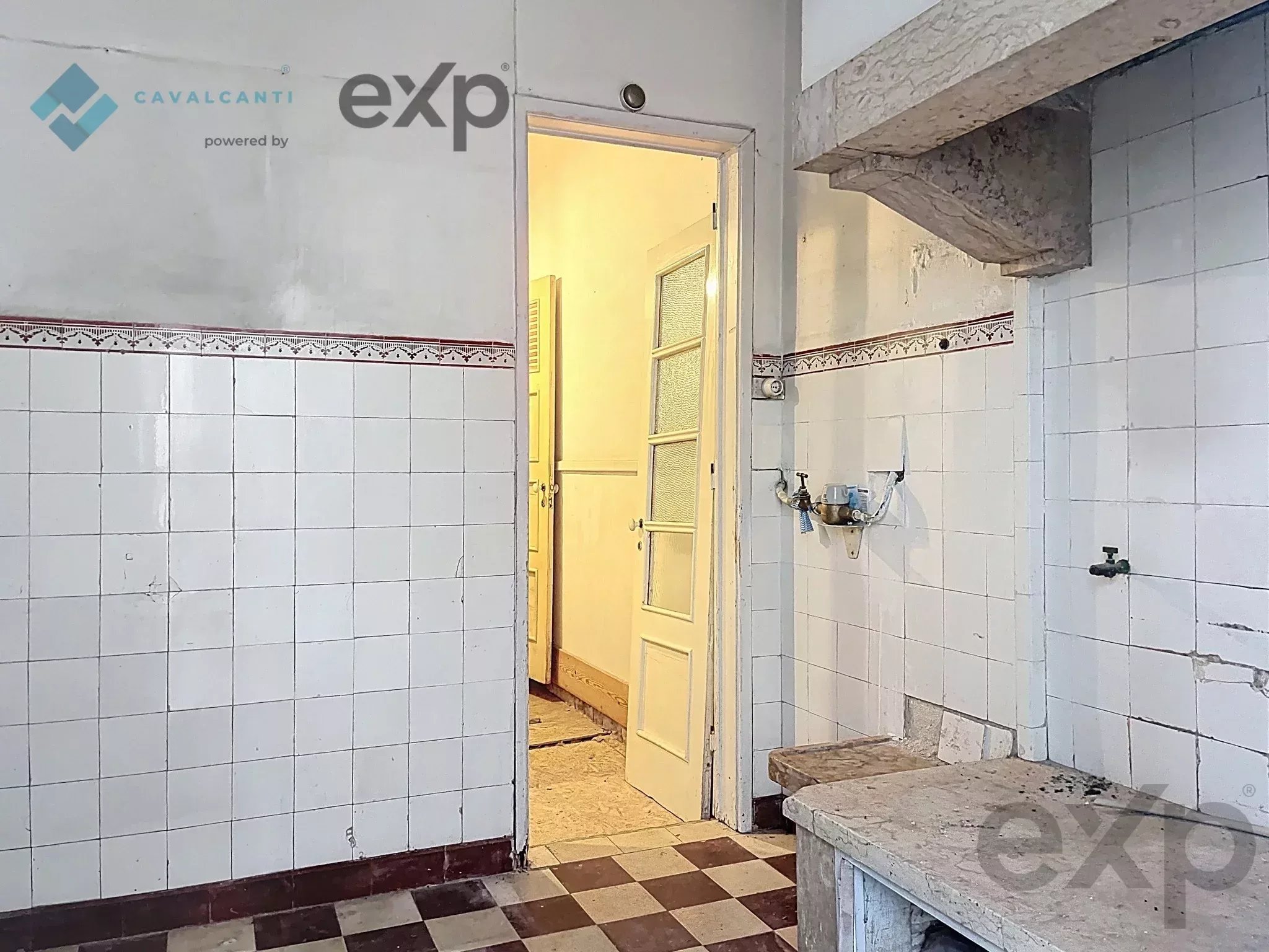 3-bedroom with charm and patio for renovation – Lisbon 86916807 image 38