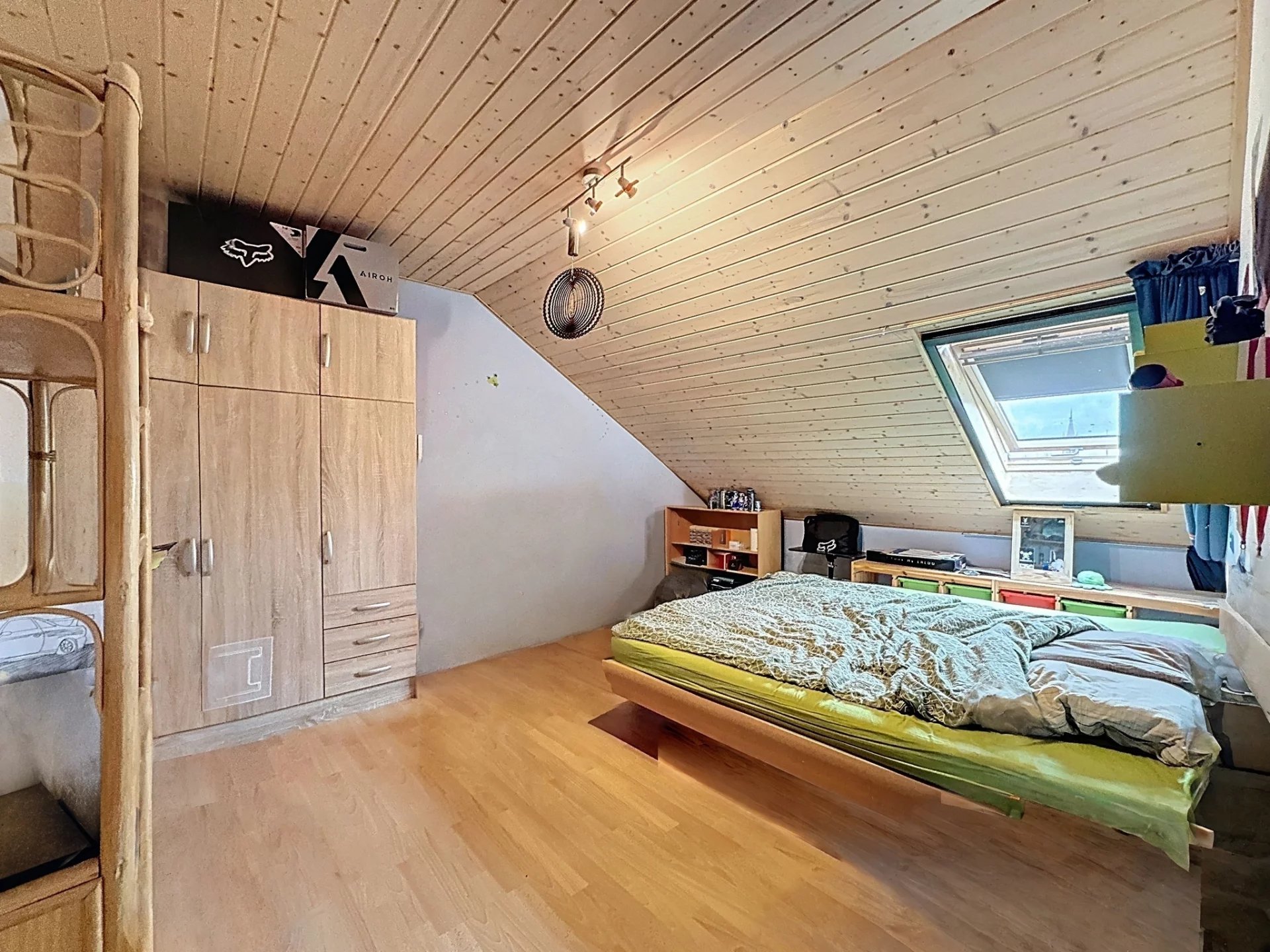 A 2 minutes à pied de la gare du LEB