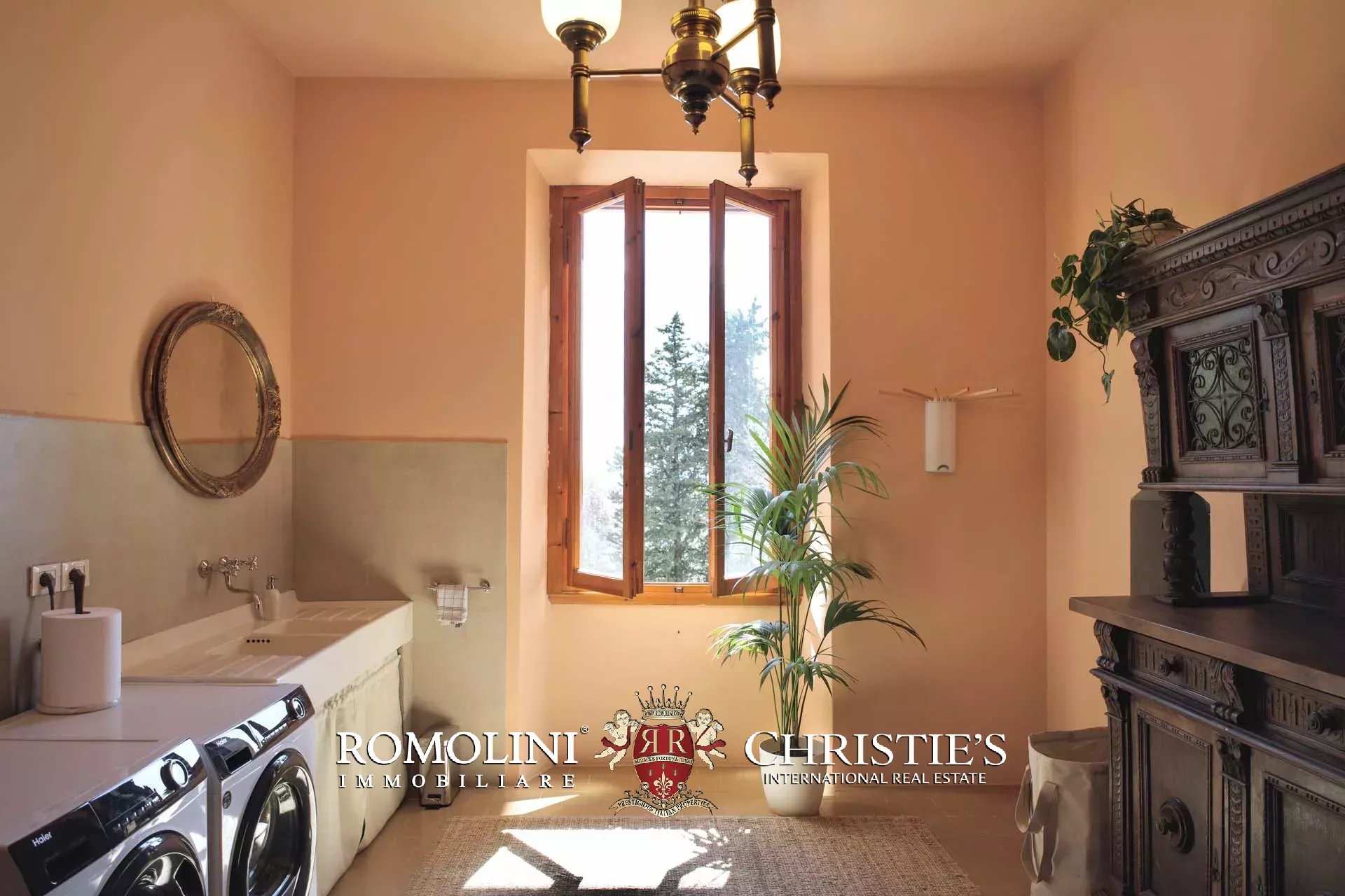 6 Bedroom Villa/Townhouse's Image 38