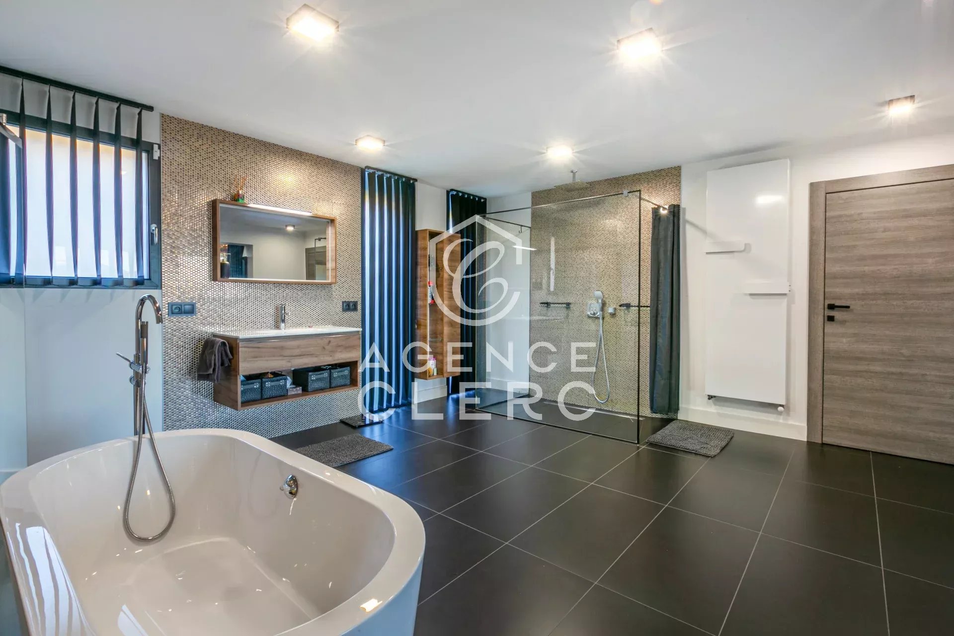 5 Bedroom Villa/Townhouse's Image 22