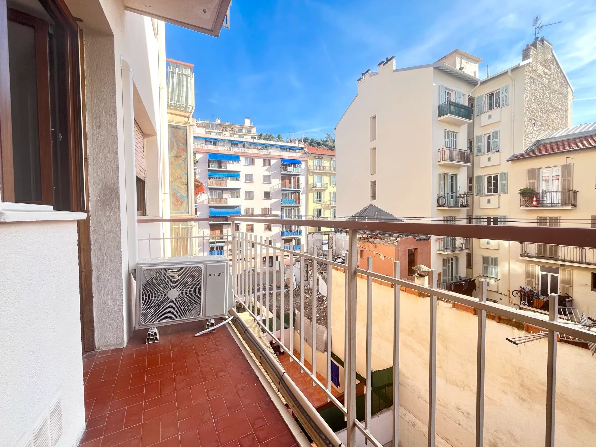 2/3 PIECES - RENOVE - ST ROCH - BALCON