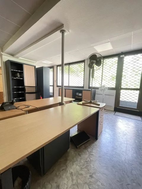 SAINT-FARGEAU LOCAL COMMERCIAL / BUREAUX + parking