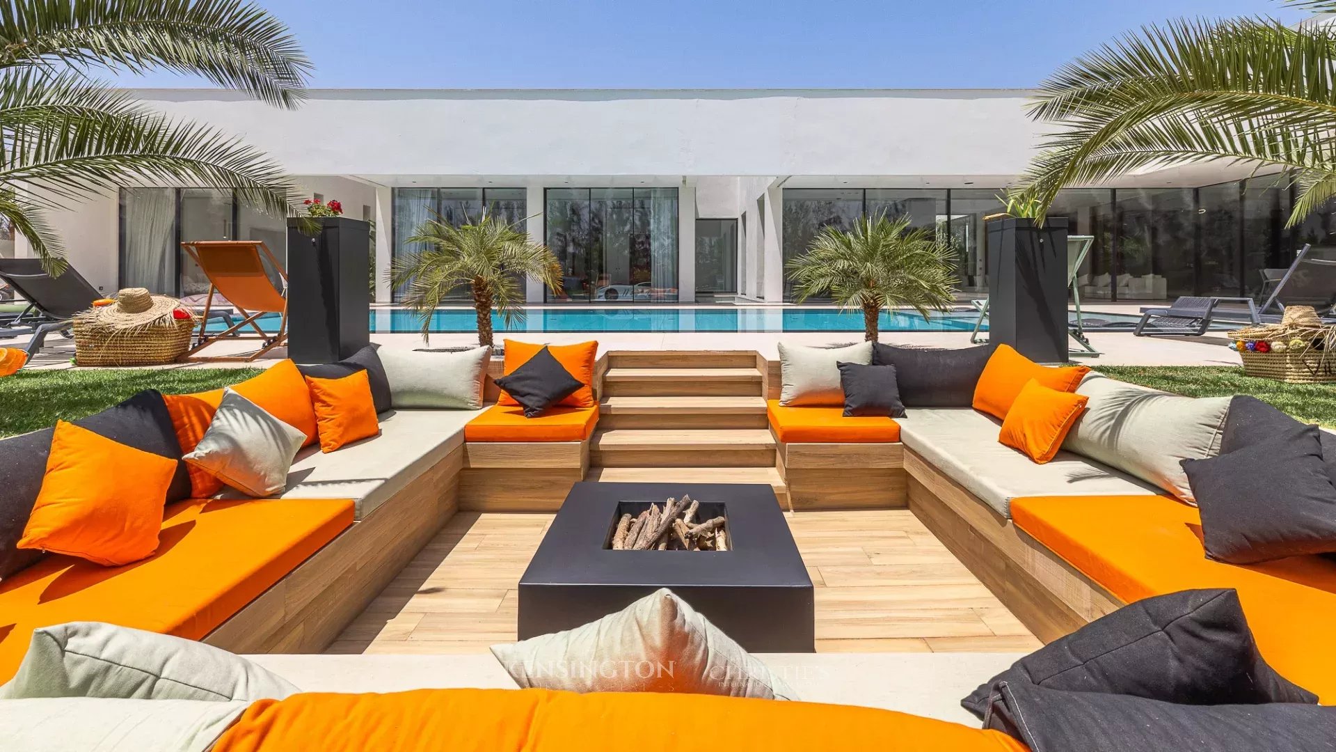 8 Bedroom Villa/Townhouse's Image 8
