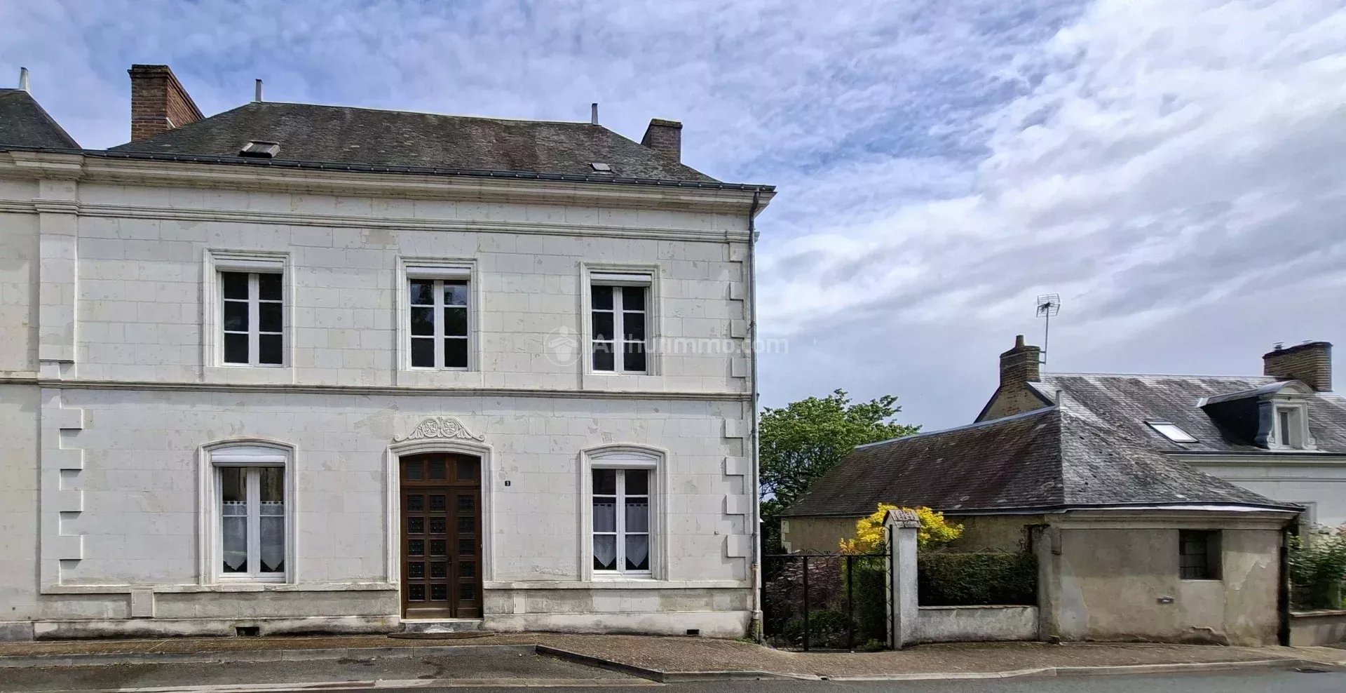 Maison de Maître de 218 m2 située à MONTVAL