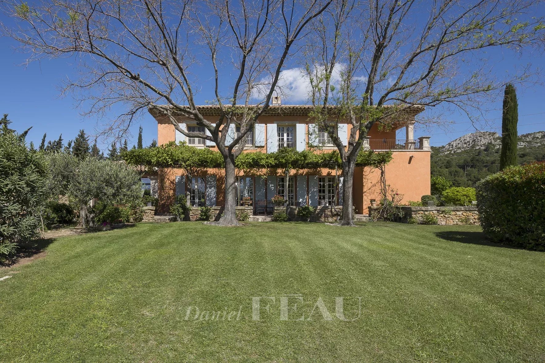 Between Aix and the Luberon – A charming and peaceful property