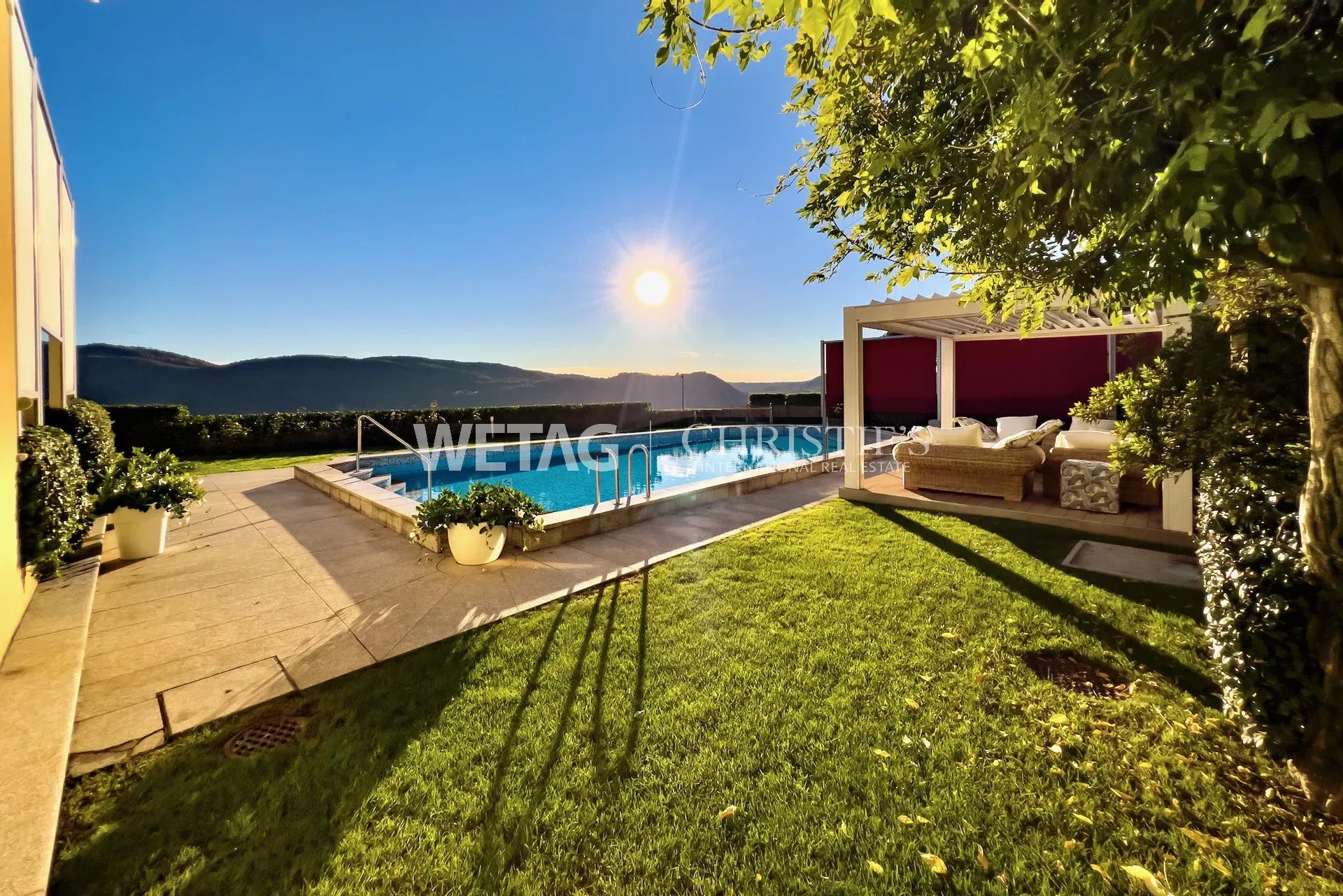 4 Bedroom Villa/Townhouse's Image 3