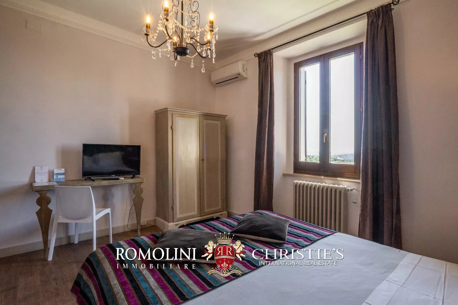 6 Bedroom Villa/Townhouse's Image 29
