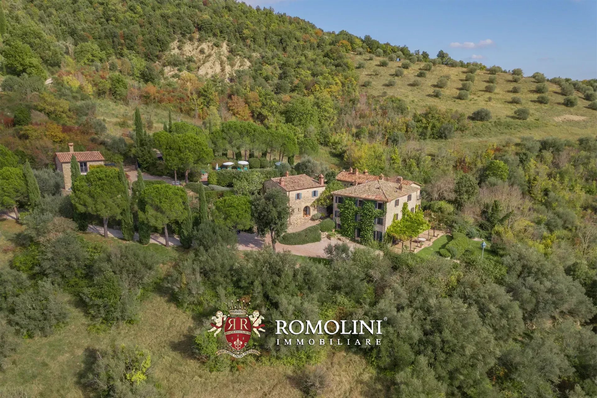 BORGO RISTRUTTURATO CON PISCINA IN VENDITA A UMBERTIDE
