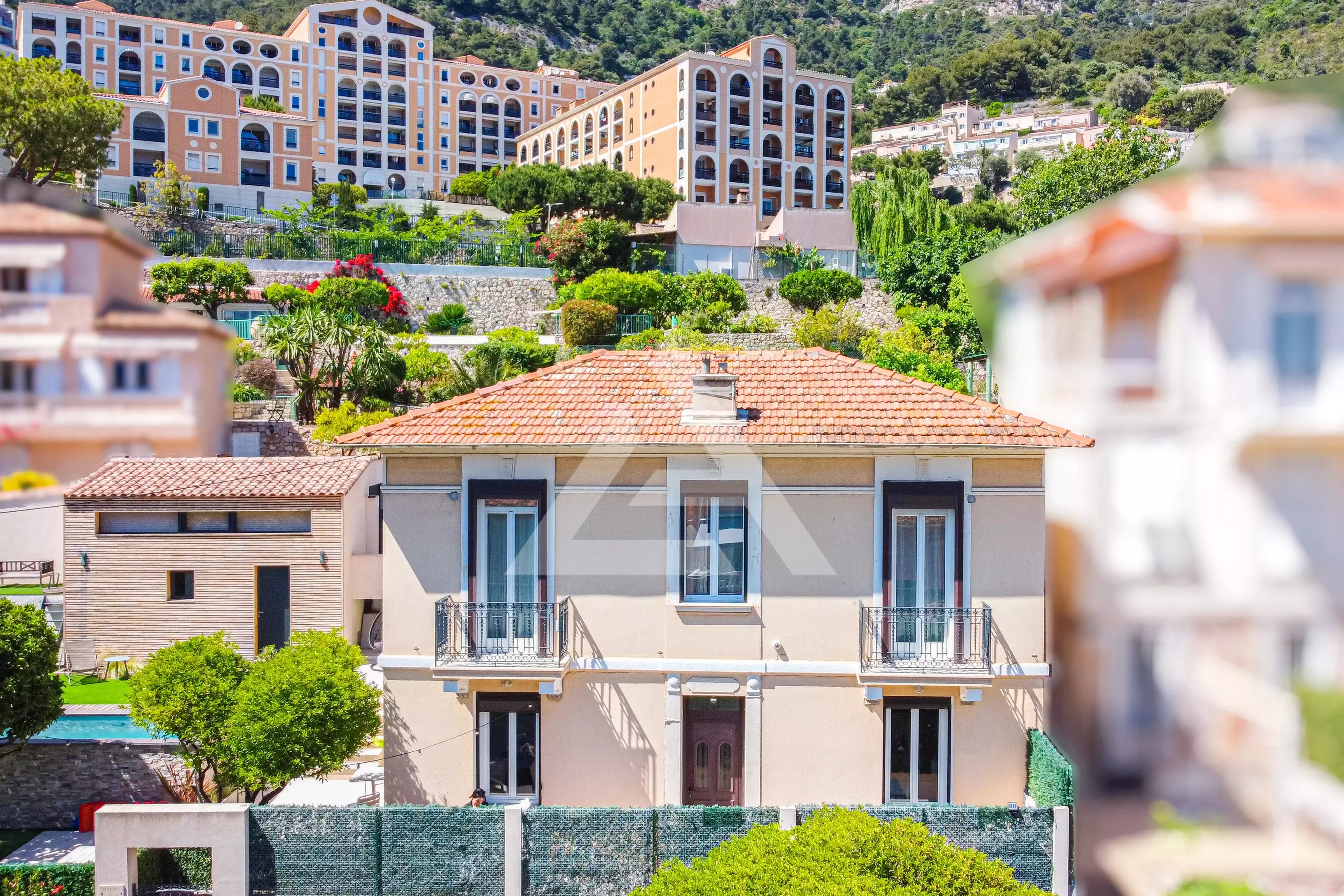 VILLA WITH POOL - BEAUSOLEIL - GARAGE AND PARKING