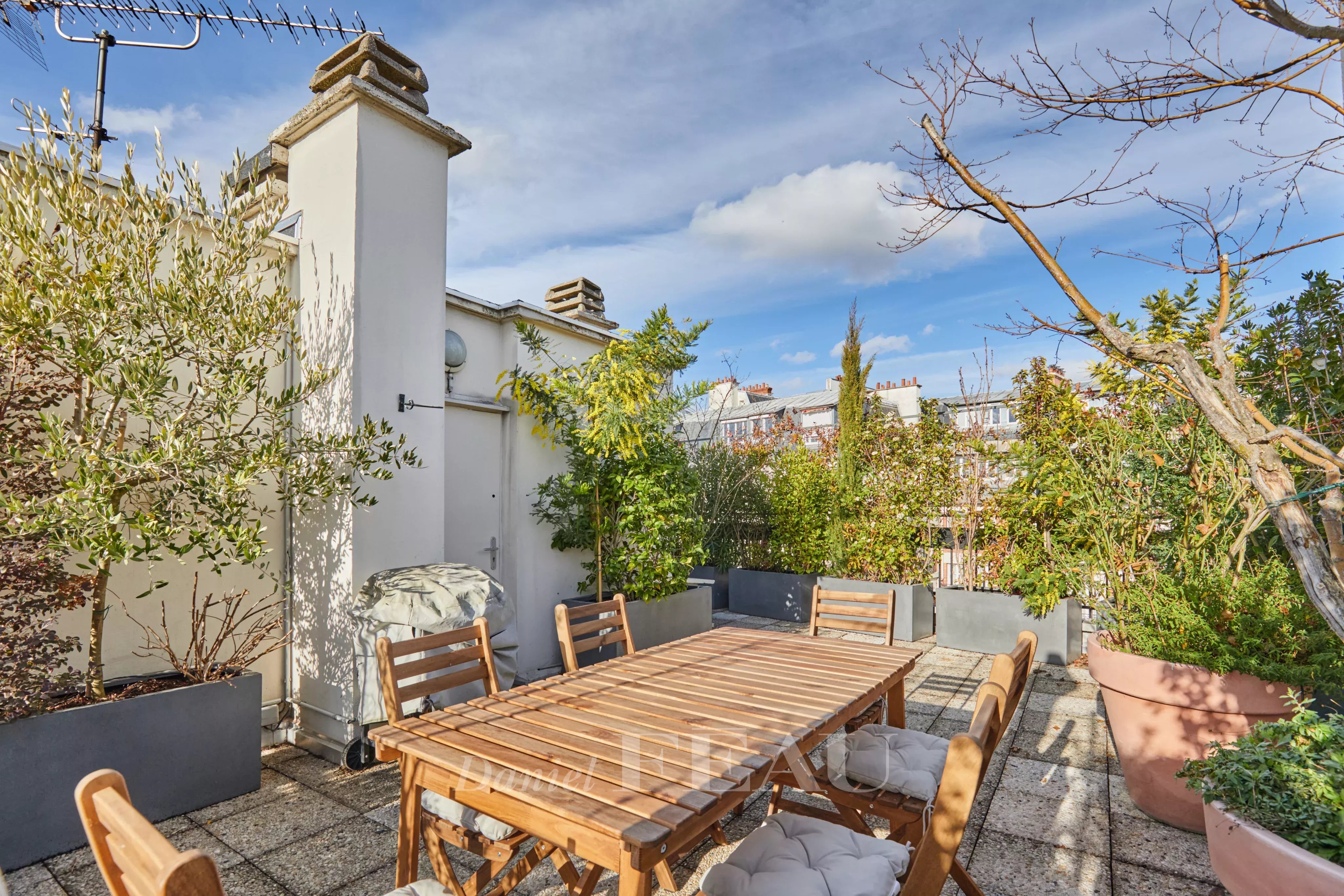 Sale Apartment Paris 16th