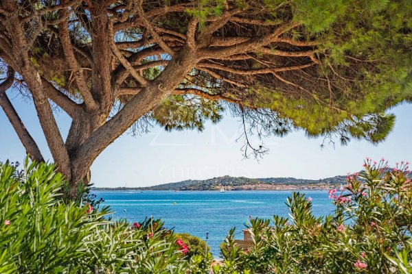 Luxury Seafront Villa Grimaud: A 12-Bedroom Family Estate in Beauvallon — photo 4