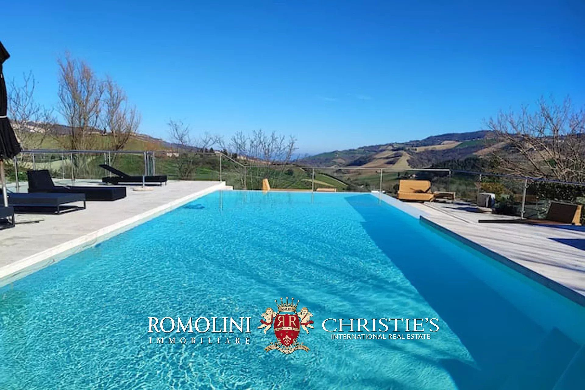 6 Bedroom Vineyard's Image 18