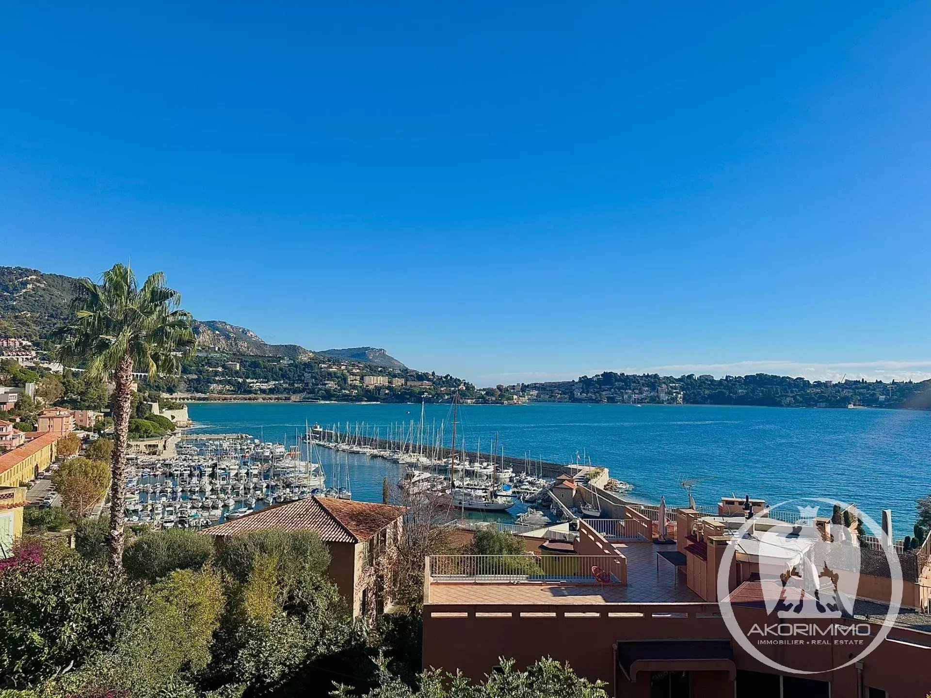 Casa  - Chalet adosado  - 3 piezas  - 100.0 m2 -  820.000 € - A la venta